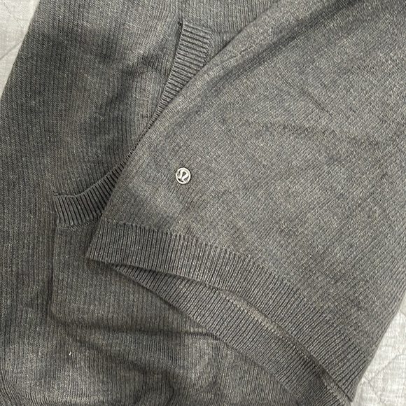 Lululemon cardigan Size: 4 - Picture 3 of 3